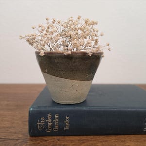 Vintage Studio Pottery Planter | Olivgrön stengods Cachepot | Handgjord keramikkruka | Rustik modern keramik