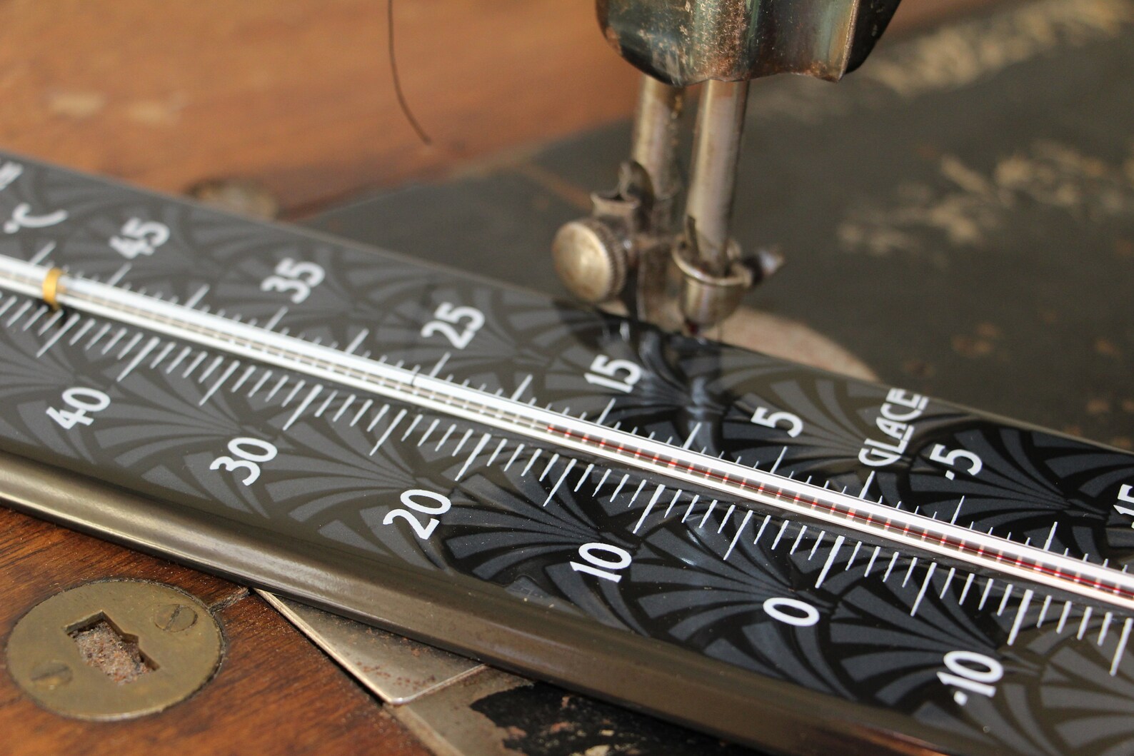 Thermometer 37 cm Art Deco enamelled in black brass finish