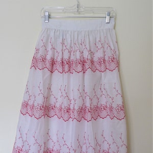 Vintage 1980s Miss Rodeo America White Embroidered Floral Poly/Cotton Peasant Cottagecore Skirt Waist 25 image 1