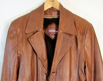 Hip! 70s Vintage Designer International by Van Heusen Men's Button