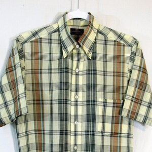 60s? 70s? Vintage Van Heusen Men&#39;s 417 Plaid V Taper Short Sleeve Button Shirt, Size S fitted (20&quot; P2P) LIGHTWEIGHT fabric, very cool!