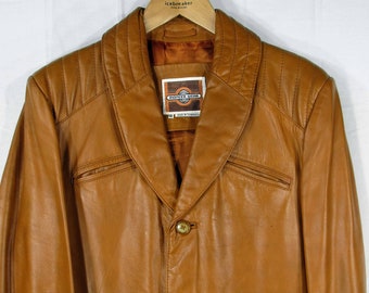 Dude! It's a 70s Vintage Pioneer Wear Men's 3 Button Western Leisure Suit Style Leather Blazer Sport Coat, Size 40 (20.5" P2P), Light Brown