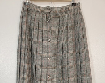 Distinctive! Smart! A Vintage 1970s Alice and Eric Gray Wool Plaid Button Front Pleated Midi Skirt Women's 22x28 Made in USA looks unworn!