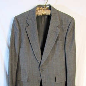 70s Vintage Hart Schaffner & Marx Men&#39;s 2 Piece Plaid Wool Suit, Size: Jacket 20&quot; P2P, Pants 32&quot; x 28.5&quot;, Gray, Union Made in USA mint cond.