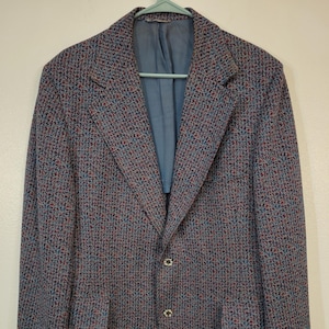 Vintage 1970s Mavest gray/blue/red abstract plaid polyester wide lapel 2-button sport coat jacket men&#39;s chest 44&quot; Union made in USA and wow!