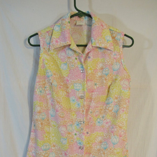 Vintage 1970s? Pastel Rainbow Floral Polyester Pique Knit Sleeveless Button Front Blouse Shirt Women's Bust 36" Union Made in USA unworn?