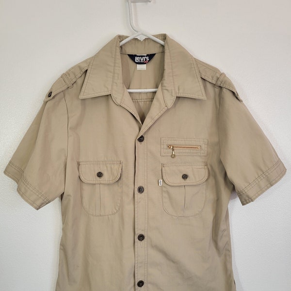 Wait, what? Vintage 1980s Levi's for Men Tan Poly/Cotton Safari Photography Short Sleeve Shirt XL Chest 46" Made in USA metal buttons! WOW!