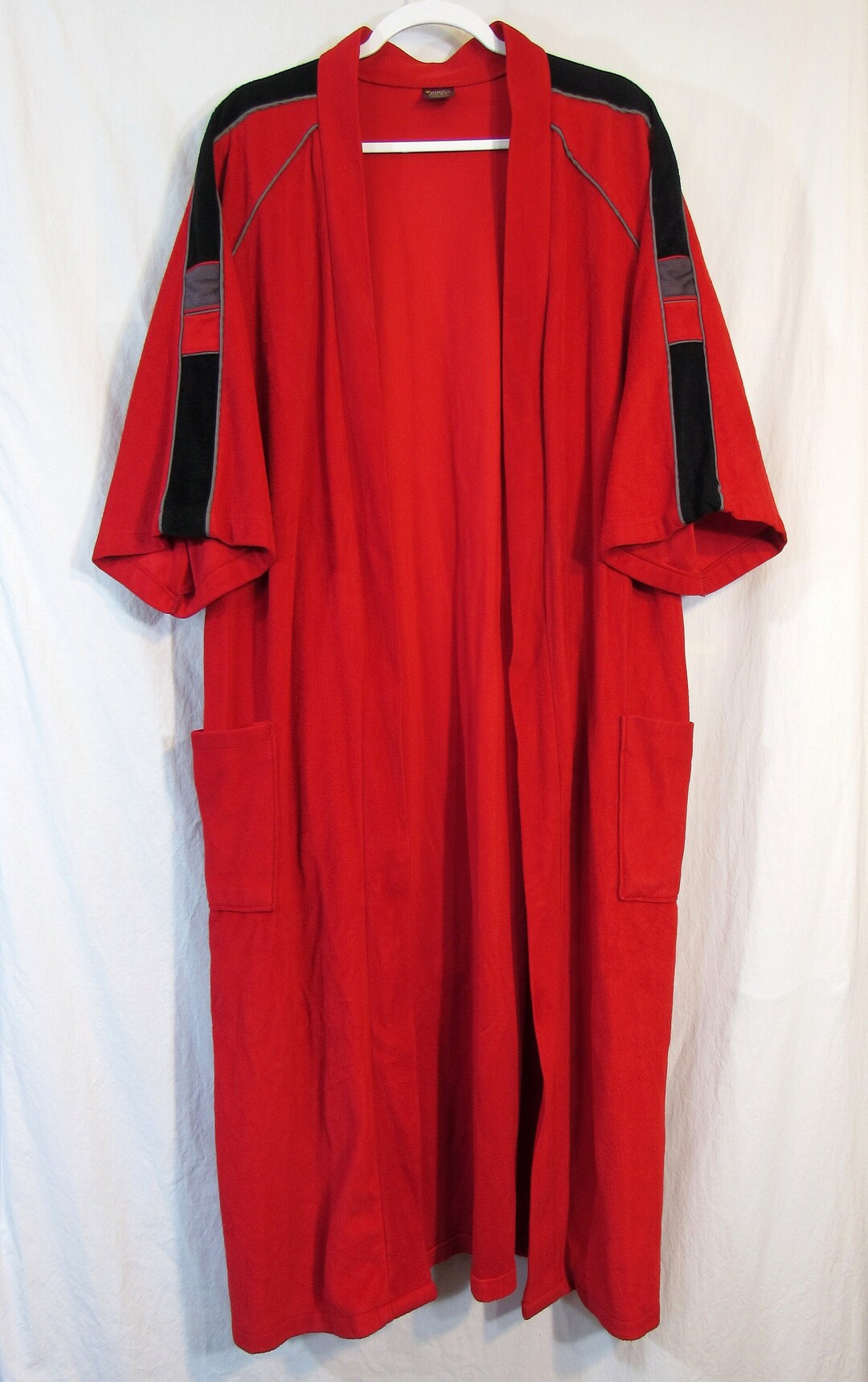 King Robe Men Lounge! 1970s Vintage King of the Robe Men's Red/black 3/4 Sleeve ...