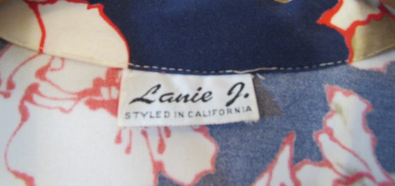 Vintage 1970s Lanie J. of California Polyester Large-Scale Print Floral Quarter-Zip Blouse Bust 32" gorgeous print! View 2