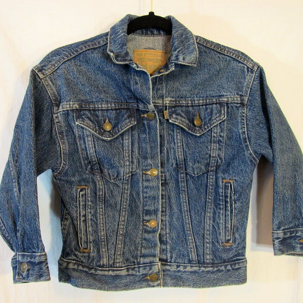 Rare! 1980's Vintage Levi's Women's 37405 Copper Tab Trucker Jacket Size S Made in USA Blue Denim Red Batwing Tag near mint condition!