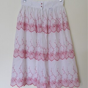 Vintage 1980s Miss Rodeo America White Embroidered Floral Poly/Cotton Peasant Cottagecore Skirt Waist 25 image 4