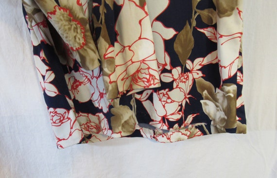 Vintage 1970s Lanie J. of California Polyester Large-Scale Print Floral Quarter-Zip Blouse Bust 32" gorgeous print! View 4