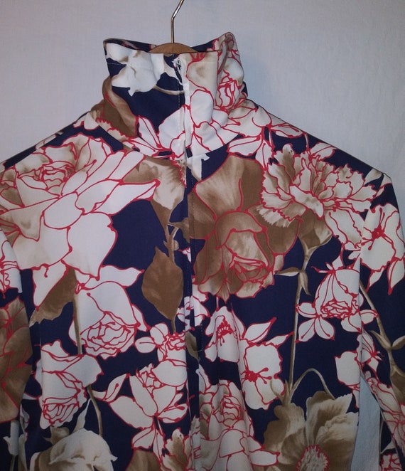 Vintage 1970s Lanie J. of California Polyester Large-Scale Print Floral Quarter-Zip Blouse Bust 32" gorgeous print! View 3