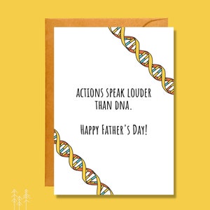 Może przedstawiać: Biała kartka z ż&oacute;łtym, pomarańczowym, czerwonym i niebieskim wzorem nici DNA. Na kartce widnieje tekst "Actions speak louder than DNA. Happy Father's Day!"