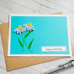 Carte de voeux pour un ami avec une fleur de marguerite avec des oeuvres d'art 3D quilling en papier
