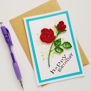 Tarjeta de cumpleaños con rosas rojas hechas con filigrana, tarjeta con filigrana, tarjeta de cumpleaños en 3D, tarjetas de felicitación hechas a mano