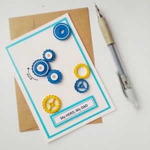Zahnräder Grußkarten für alle Anlässe, die mit Paper Art Interaktive Karte mit beweglichen Teilen gemacht wurden, Personalisieren Sie mit Ihrem Namen