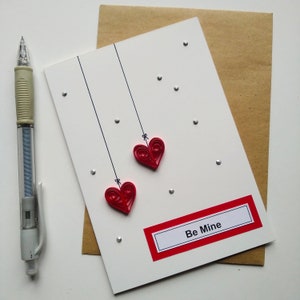 Carte de voeux coeur suspendue pour amoureux