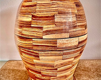 Vase aus Holz