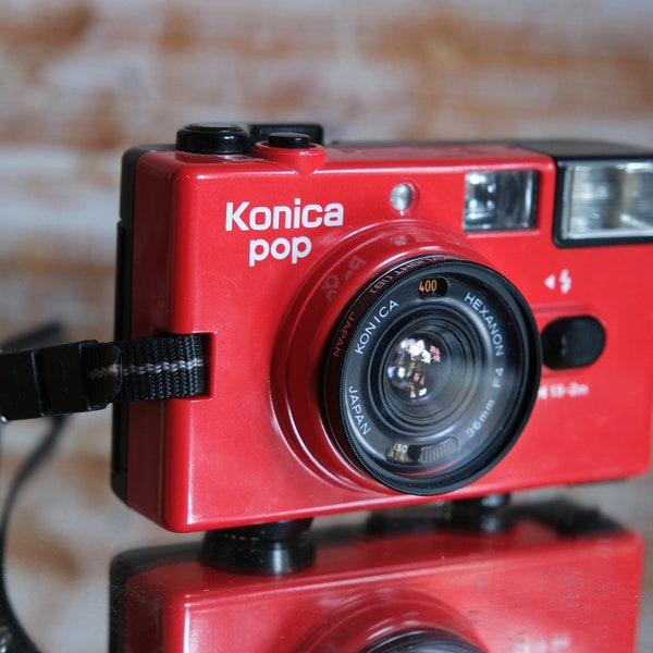 Konica Pop in red//Electronic Flash//Pop!//Point & Shoot