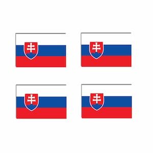 Pode incluir: Quatro pequenas bandeiras da Eslováquia. Cada bandeira é branca, azul e vermelha com o brasão de armas eslovaco no canto superior esquerdo.