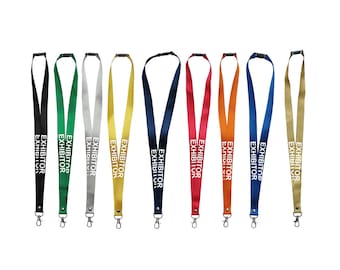 Puede incluir: Diez cordones de colores con el texto "EXHIBITOR" en blanco impreso en cada uno. Los cordones son negros, verdes, plateados, dorados, azul marino, rojos, naranjas, azules y dorados.