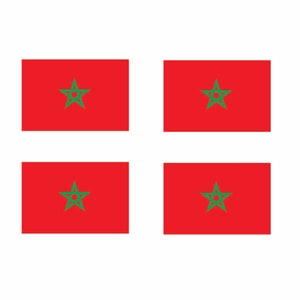 Può includere: Quattro bandiere rettangolari rosse con una stella verde a cinque punte al centro di ciascuna bandiera.