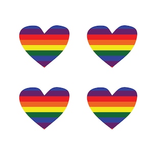 Peut inclure: Quatre cœurs arc-en-ciel avec un schéma de couleurs violet, bleu, vert, jaune, orange et rouge.