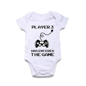 Speler 3 heeft meegedaan aan de Game Print 3 - 6, 6 - 9 Maanden Baby Grow BodySuits Verjaardagscadeau