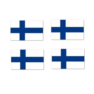Puede incluir: Cuatro banderas finlandesas azules y blancas. Cada bandera es un rectángulo blanco con una cruz azul que se extiende hasta los bordes del rectángulo.