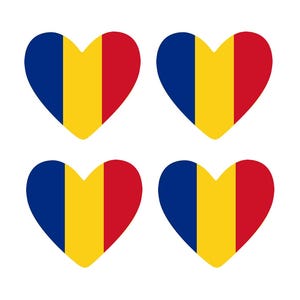 Peut inclure: Quatre motifs en forme de cœur représentant le drapeau roumain. Le drapeau est composé de rayures verticales bleues, jaunes et rouges. Les cœurs sont placés sur un fond blanc.