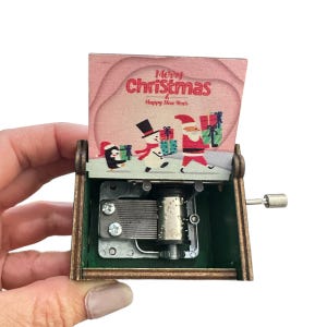 Kerstmuziekdoos met slinger: vintage rood hout, vrolijk kerstfeest