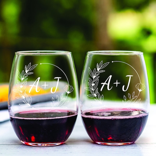 Couples Initials Engagement Gift Wine Glasses. Wedding Wine Glass Engagement Gift Couples Anniversary Glass Set Congratulations Engagement