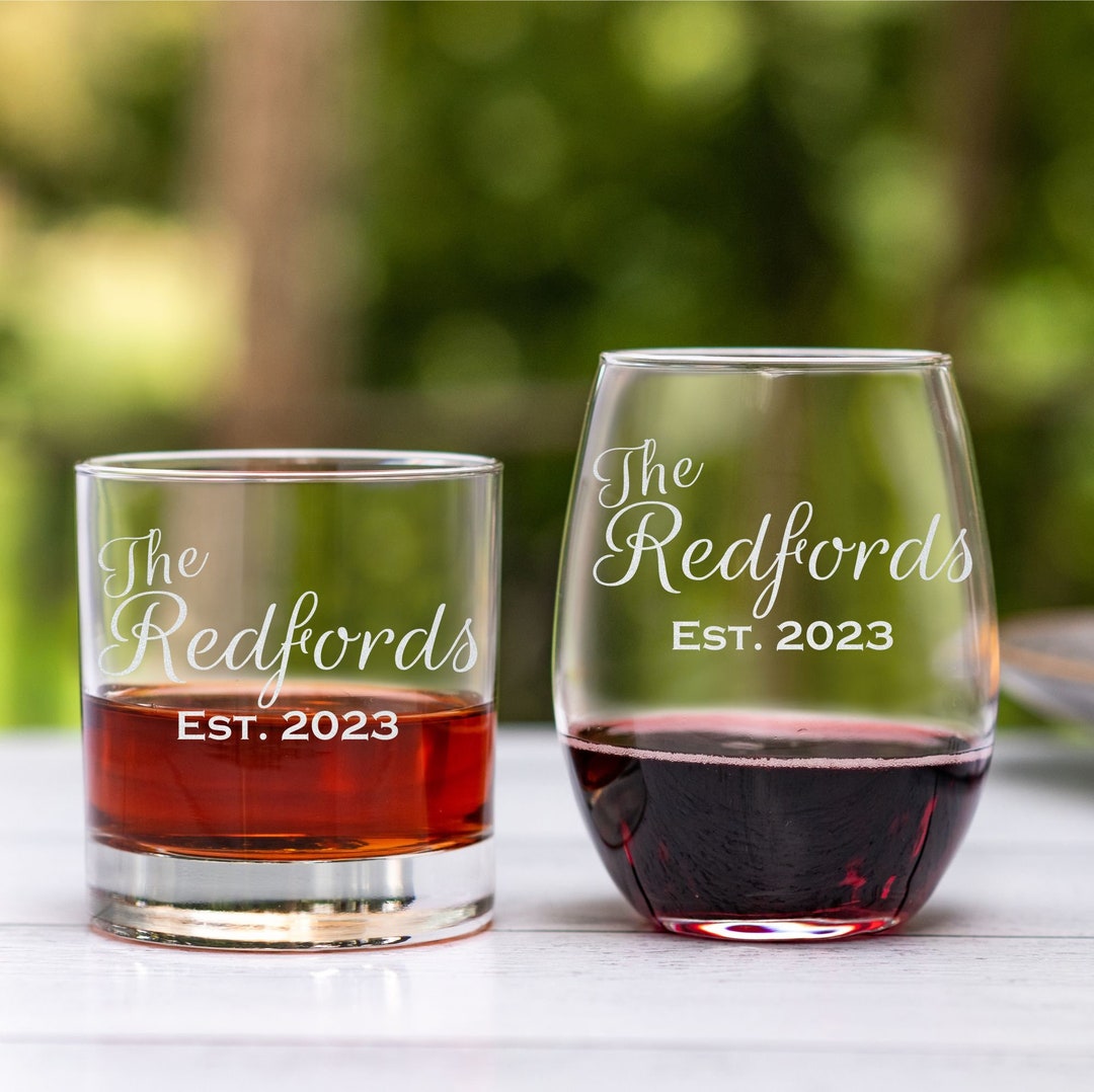 Engagement Glasses Gift Set. Engaged Couples Names and Est Date Mr and