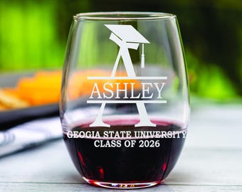 College Graduation Wine Glass 2026. Cap & Tassel Design. Personalized Wine Glass Gift for College Grad. Ideal Grad Party Present.