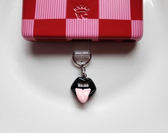Abalorio de teléfono punk alternativo, con forma de lengua, labios rojos y negros, dientes de vampiro, mordedura de labios, regalo para tu mejor amiga.