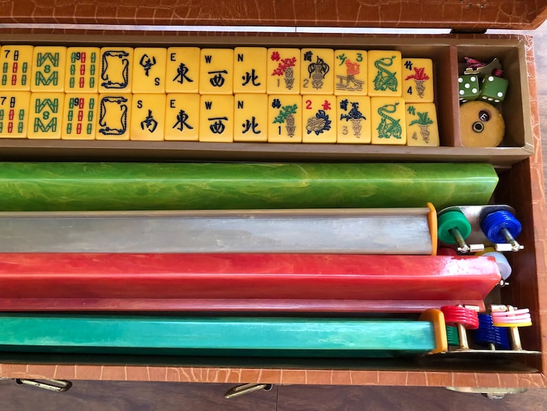 Juego de Mah Jongg vintage de baquelita y estuche beige, juego oriental de Mahjong naranja, 158 fichas, 4 atriles, 2 dados verdes, Bator, regalos de Mahjongg con comodines grandes imagen 2