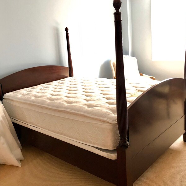 Queen Bed Frame Mahogany Four Poster Beds, Vintage Wooden Round Headboard and Footboard, American Made Home Furniture, Elegant Bedroom Decor