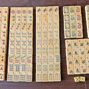 Vintage ROYAL MahJong SET Depth Control Mah Jong Rare BAKELITE Mah Jongg Matching Case Gift for Mom, 152 Tile Games, 5 Racks/1 Bettor/2 dice