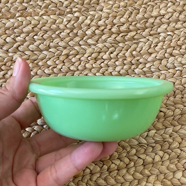 Vintage Jadeite Bowl - McKee Jadeite Green 4 1/4" Dia. Cocotte Bowl Berry Bowl Sauce Bowl Jadeite RARE
