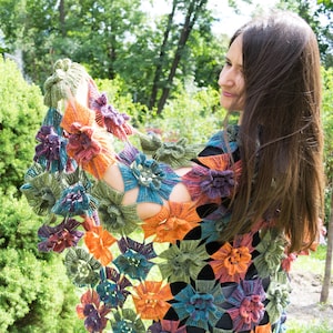 Grote driehoekige gemêleerde sjaal bulkbloemen/ warme damesaccessoires / handgebreide kanten sjaals / perfect cadeau voor haar