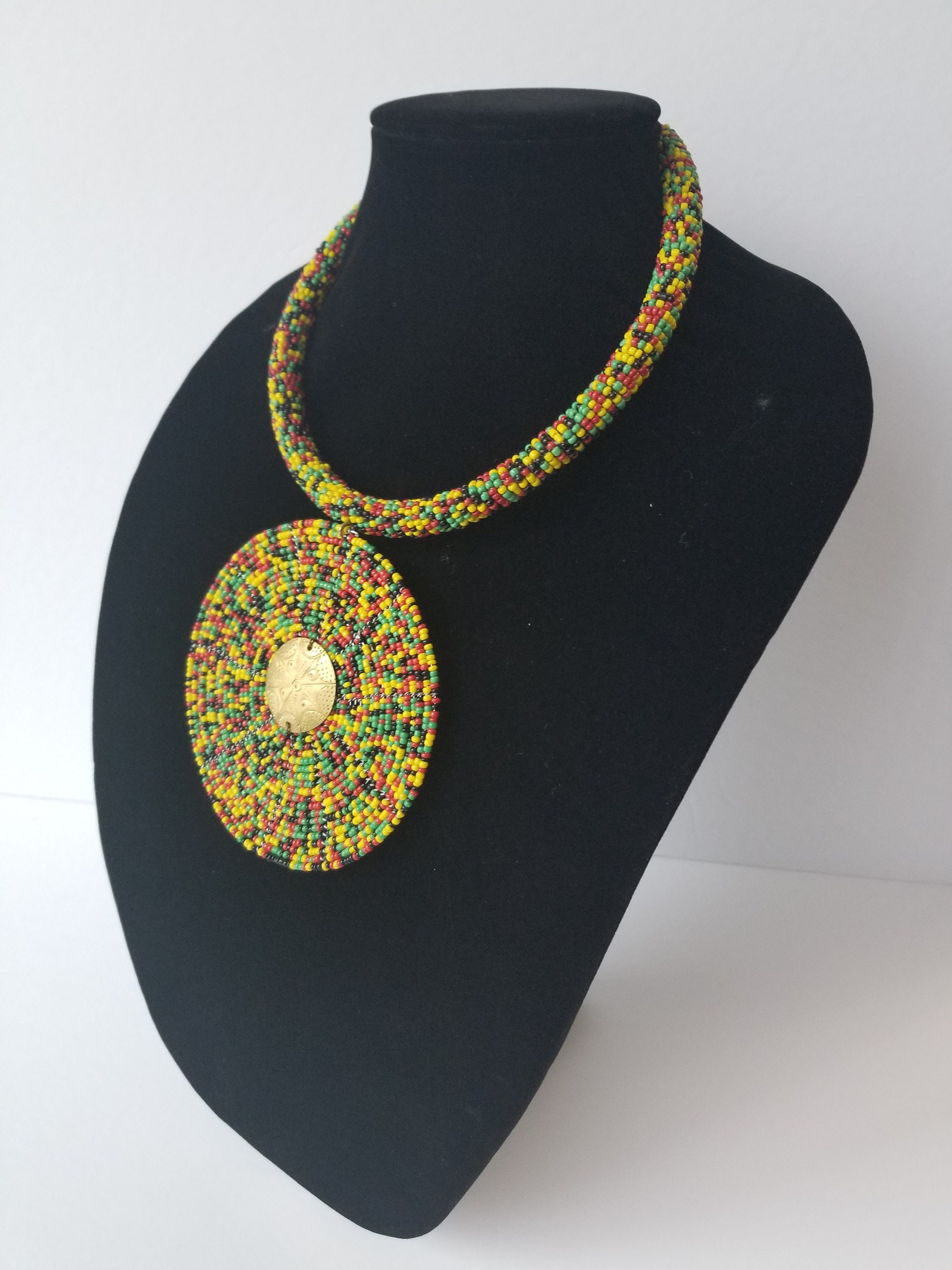 アフリカのマサイ族のビーズペンダントネックレス：エレガントなラスタ