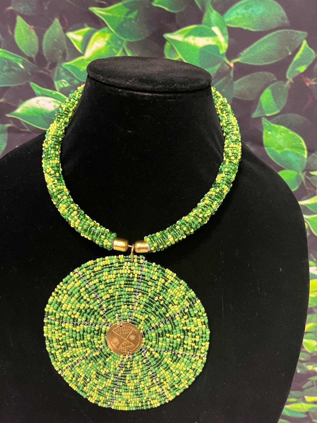 アフリカのマサイ族のビーズペンダントネックレス：エレガントなラスタ