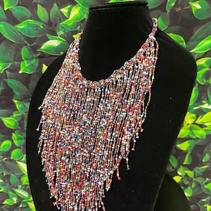 アフリカのマサイ族のビーズペンダントネックレス：エレガントなラスタ