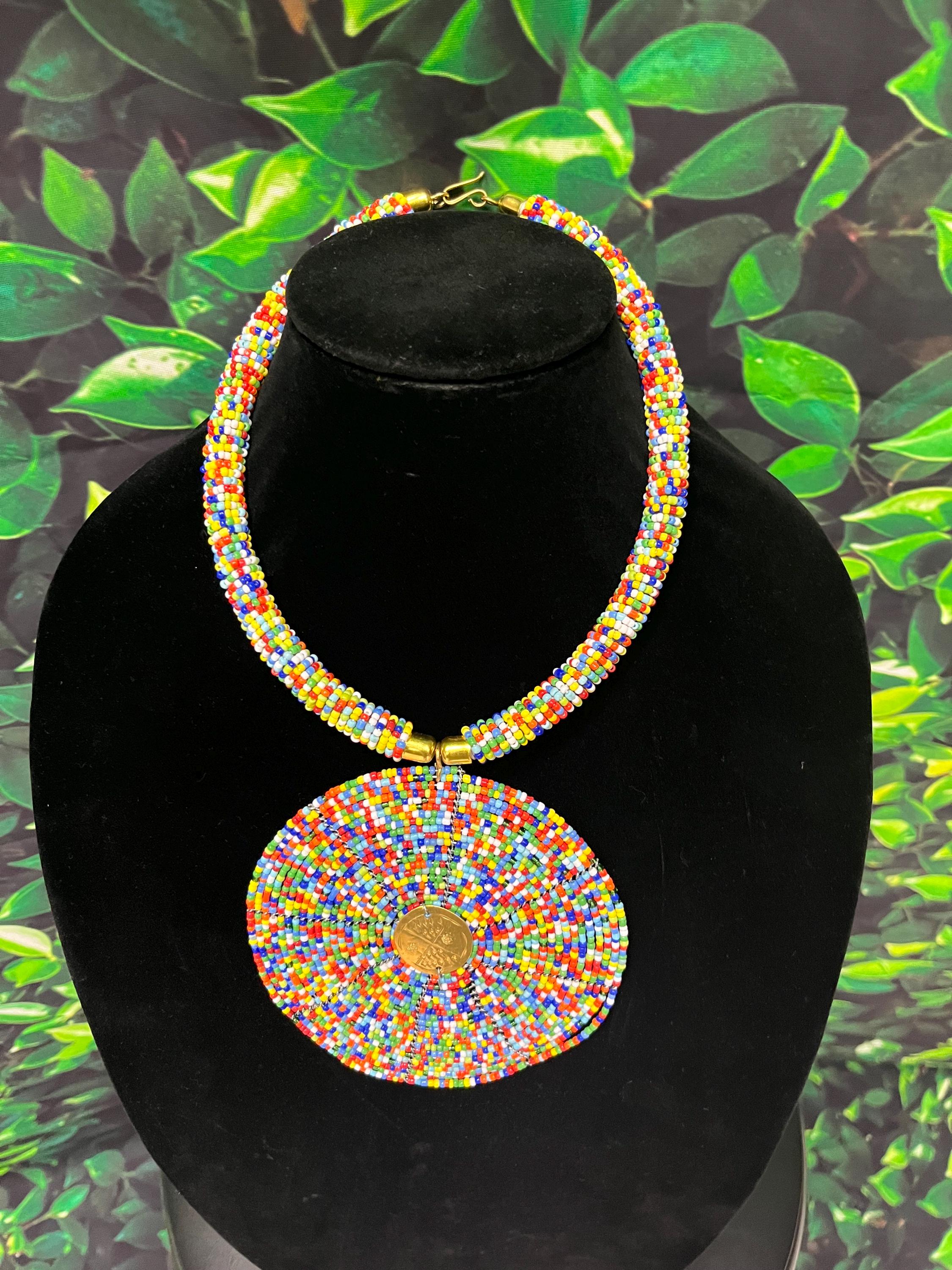 アフリカのマサイ族のビーズペンダントネックレス：エレガントなラスタ