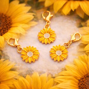 Charm émail tournesol jaune : fermoir mousqueton à clip pour bracelet, agenda