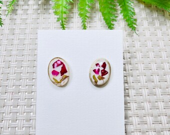 Sale, Handmade real dried flower earrings, botanical and elegant oval, floral jewelry, resin red flower, gift for Mom, friend, anniversary