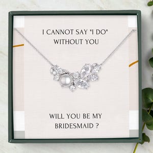 Geschenkdoos bruidsmeisje voorstel sieraden • Antieke stijl vintage geïnspireerde bruidsketting • Kristallen geclusterde parel en diamanten ketting