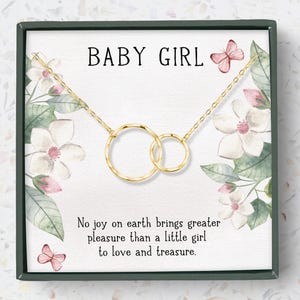 Regalo per la futura mamma, è un regalo di collana per bambina, regalo per la mamma di una neonata, gioielli It's a Girl, cerchi intrecciati in argento