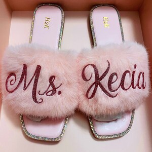 Bride Pearl Slides| Personalized Blush Fur Slipper with Rhinestones. Perfect gift for I Do| Maid of Honor and bridesmaids for wedding day